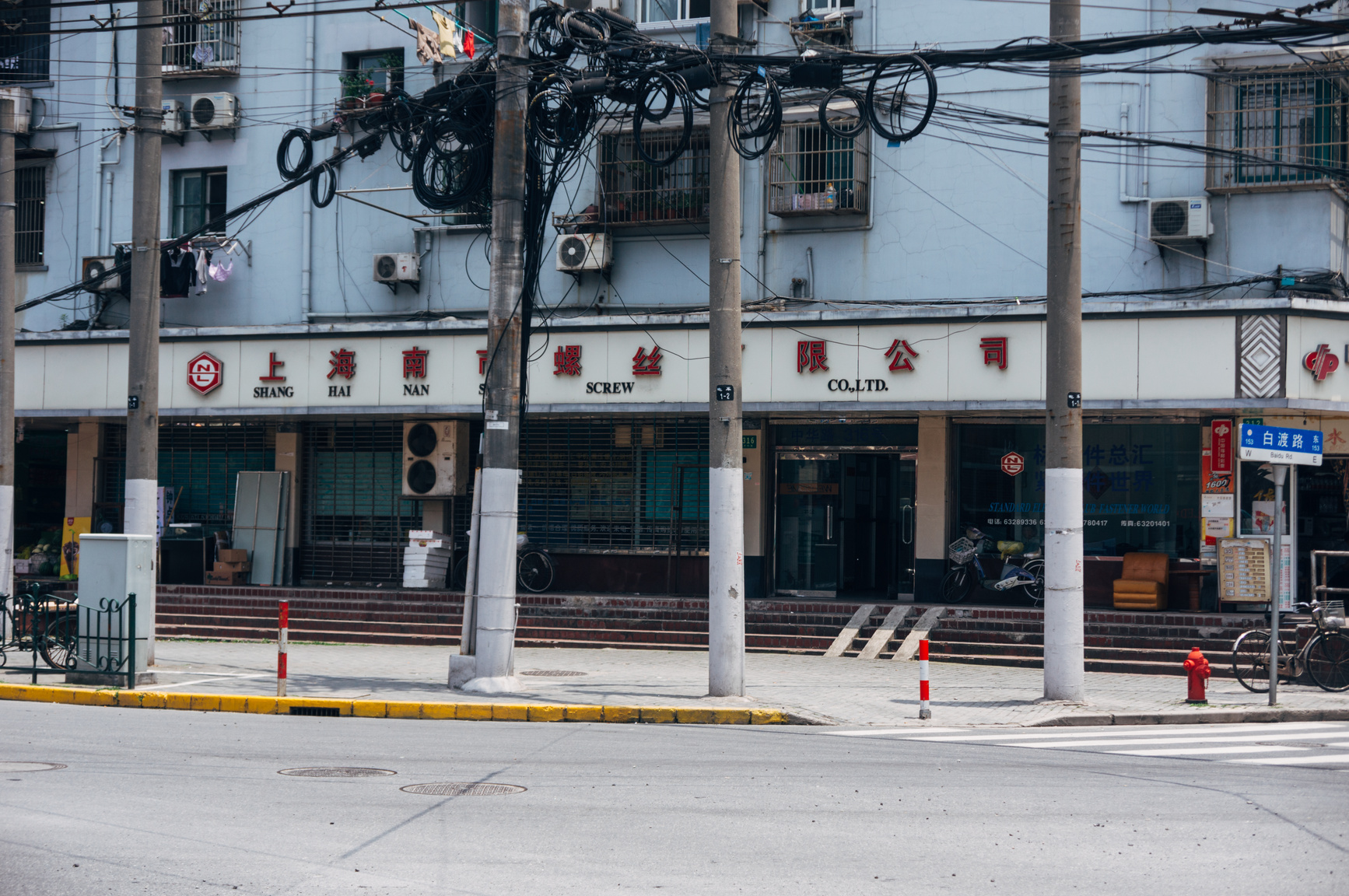 The South City District 南市區 was already merged into Huangpu District 黃浦區 at this time, but traces of the past manifest everywhere still.